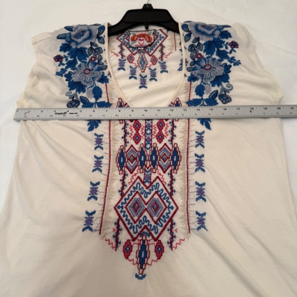 Johnny Was Cap Sleeve V-Neck Knit Top Blue Red Floral & Tribal Embroidery Size L - Picture 9 of 13
